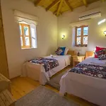Havuzu Korunakli Jakuzili Villa