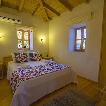 Villa Havuzu Korunaklı Jakuzili Kinali (Aegean)
