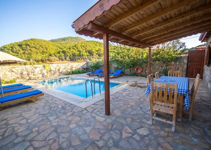 Villa Havuzu Korunakli Jakuzili
